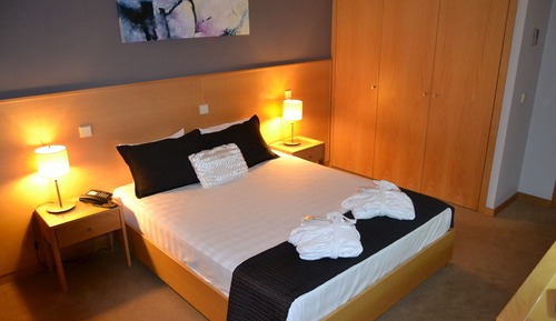 Doppel- oder Zweibettzimmer