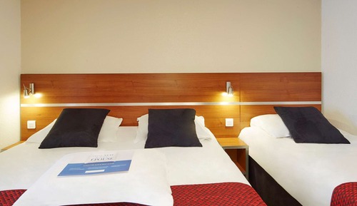 Standardzimmer, Mehrere Betten (1 Double and 1 Single bed)