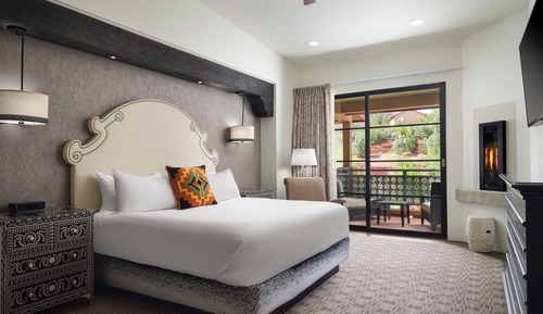 Signature-Suite, 1 King-Bett (Grove | Red Rocks View)