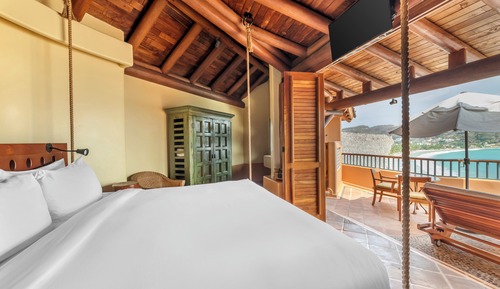 STUDIO OCEAN VIEW KING WITH PLUNGE POOL