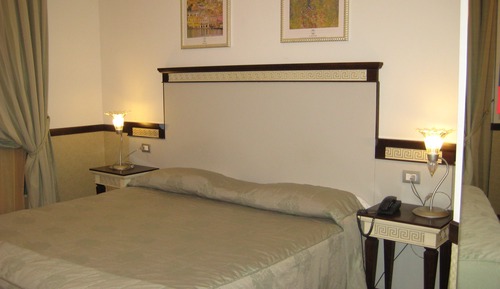 Classic-Doppel- oder -Zweibettzimmer