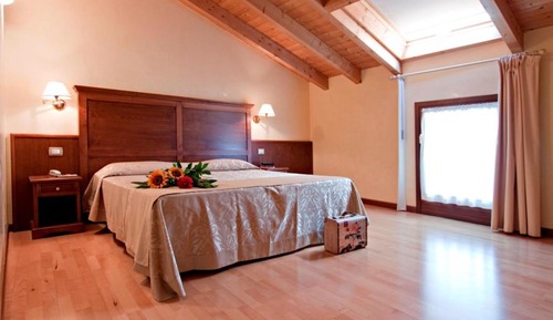Standard-Doppel- oder -Zweibettzimmer