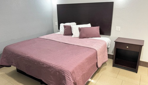 Standardzimmer, 1 King-Bett, Nichtraucher, Kühlschrank und Mikrowelle