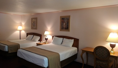 Deluxe-Zimmer, 2 Queen-Betten (Non-Pet Friendly)