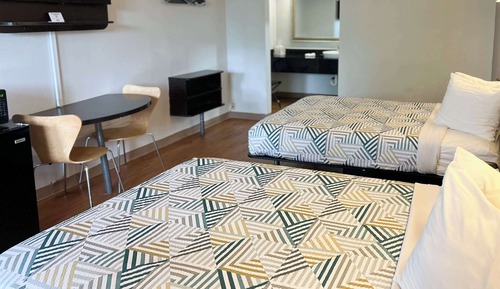 Deluxe-Zimmer, 2 Doppelbetten, Nichtraucher, Kühlschrank und Mikrowelle