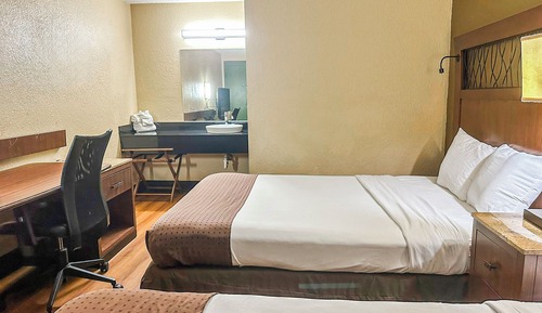 Zimmer, 2 Doppelbetten