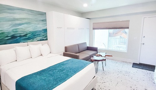 Studiosuite (Queen Palm)