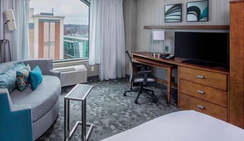 Zimmer, 1 King-Bett und Schlafsofa, Nichtraucher (Mobility/Hearing Accessible, Tub)