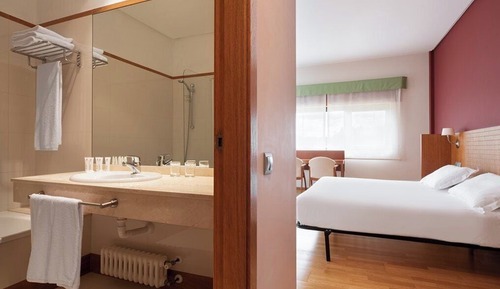 Doppel- oder Zweibettzimmer