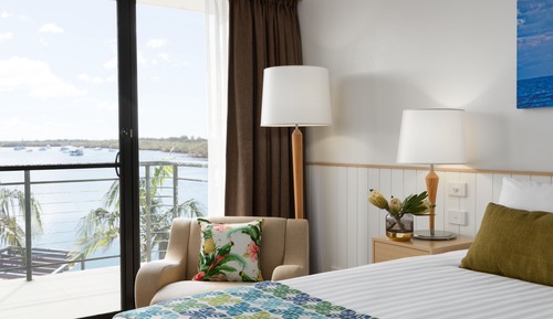 Zimmer, 1 King-Bett, Flussblick