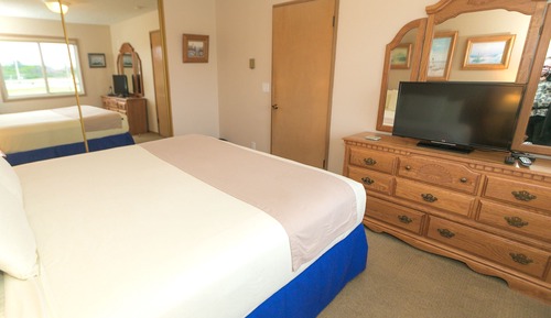 Signature-Zimmer, Mehrere Betten, Küche, Poolblick (1 Bedroom Unit- Room 105-No Pets)