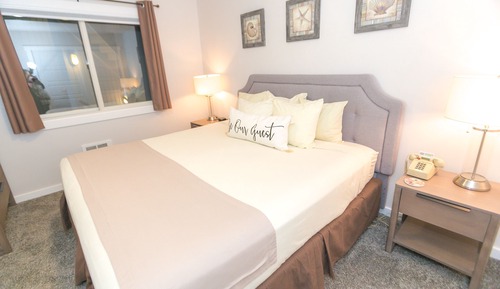 Signature-Zimmer, 1 King-Bett und Schlafsofa, Küche, Poolblick (1 Bedroom Unit- Room 203-No Pets)