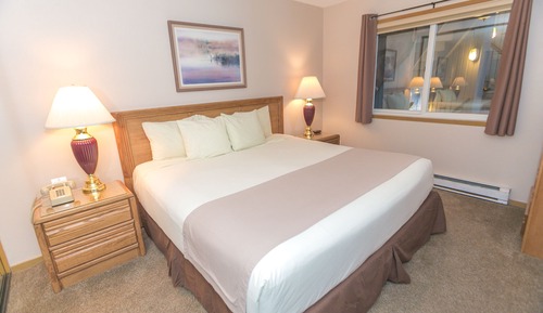 Signature-Zimmer, 1 King-Bett und Schlafsofa, Küche (1 Bedroom Unit- Room 211-Pet Friendly)