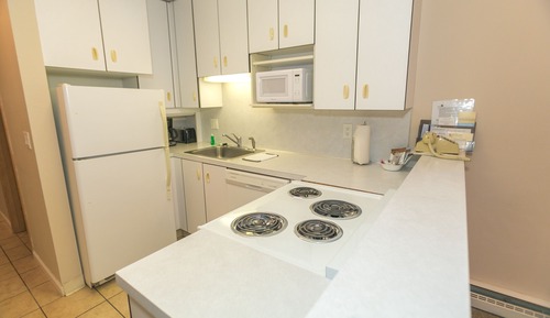 Signature-Zimmer, 1 King-Bett und Schlafsofa, Küche, Poolblick (1 Bedroom Unit- Room 204-No Pets)