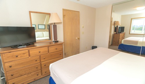 Signature-Zimmer, 1 King-Bett und Schlafsofa, Küche, Poolblick (1 Bedroom Unit- Room 206-No Pets)