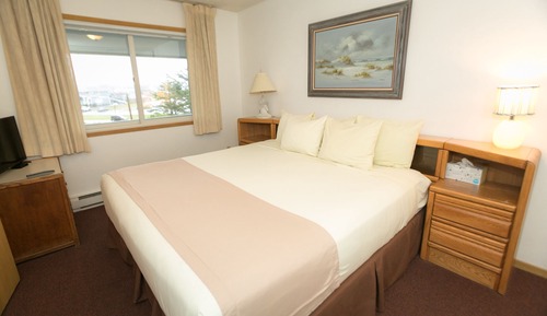 Premium-Zimmer, 1 King-Bett und Schlafsofa, Küche, Meerblick (Premium One Bedroom Unit-Room 310-Pet)
