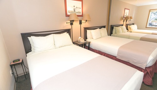 Signature-Zimmer, Mehrere Betten, Küche, Poolblick (1 Bedroom Unit- Room 107-No Pets)