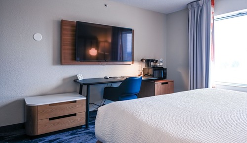 Zimmer, 1 King-Bett, Nichtraucher (Mobility/Hearing Access, Roll-In Shwr)