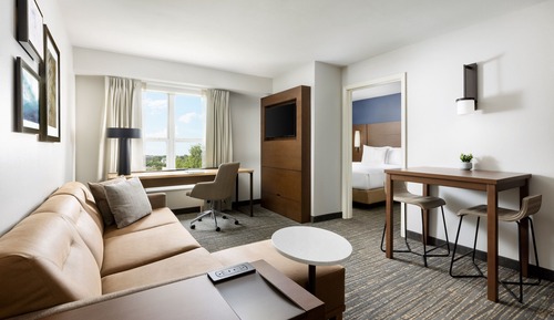 Suite, 1 Schlafzimmer (Mobility/Hearing Access, Roll-In Shwr)