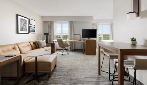 Suite, 2 Schlafzimmer, Kamin (Mobility/Hearing Access, Roll-In Shwr)