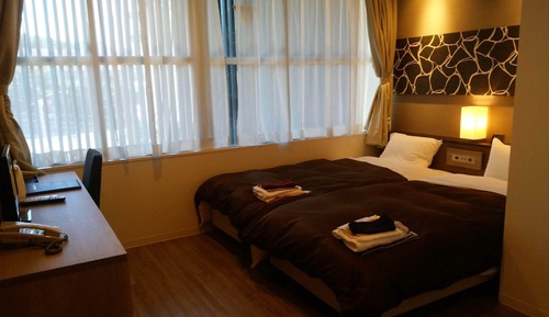 Zweibettzimmer, Gemeinschaftsbad (Shared Toilet)