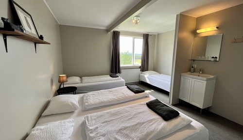 Standard-Vierbettzimmer, Gemeinschaftsbad