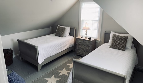 Zimmer, 2 Schlafzimmer (Upstairs)