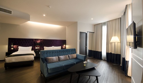 Family Room (with Lounge)