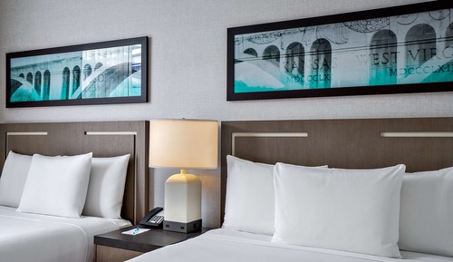 Zimmer, barrierefrei, Badewanne (2 Queen Beds and 1 Sofa Bed, View)