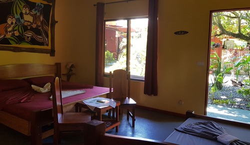 Deluxe-Dreibettzimmer, 1 Schlafzimmer, zum Garten hin