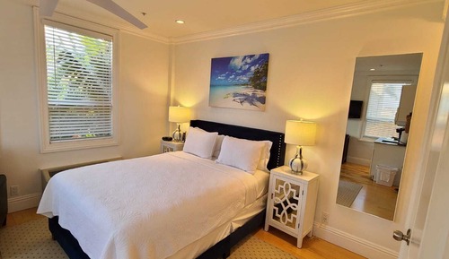 Superior-Studio, 1 Queen-Bett, Kühlschrank und Mikrowelle, Gartenblick