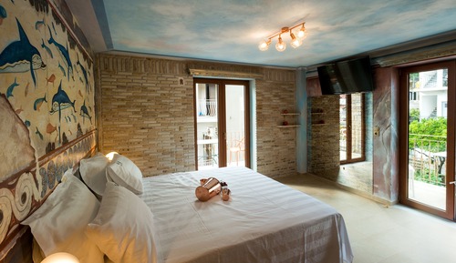 Elite-Suite, Poolblick (Dolphins)