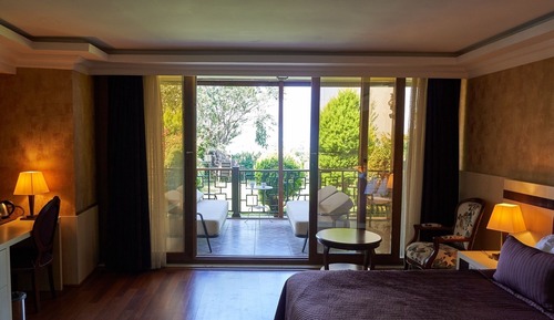 Deluxe Garden Terrace Room