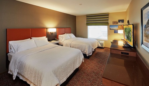 Zimmer, 2 Queen-Betten, Nichtraucher, Kühlschrank und Mikrowelle