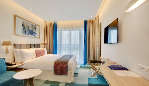 Standardzimmer, 1 Queen-Bett, Balkon (Turf View)