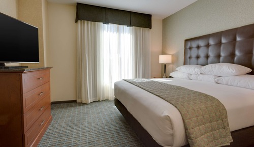 Suite, 1 King-Bett, Kühlschrank und Mikrowelle (2 rooms, Sofa Bed, Upper Floor)