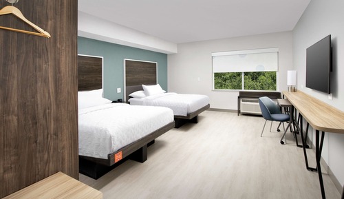 Zimmer, 2 Queen-Betten, barrierefrei, Badewanne