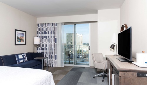 Zimmer, Balkon (Refrigerator & Microwave)