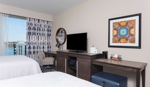 Zimmer, 2 Queen-Betten, barrierefrei (Hearing)