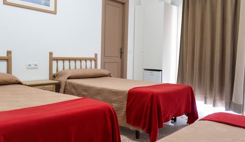 Dreibettzimmer, eigenes Bad (Exterior)