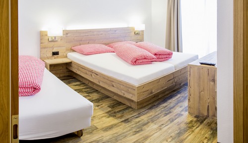 Doppelzimmer (max. 3 pax)