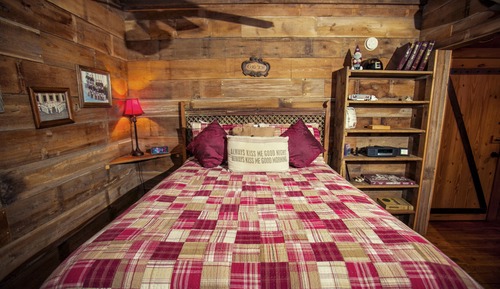 Holzhütte, 1 Queen-Bett, Whirlpool (Sully's Place)