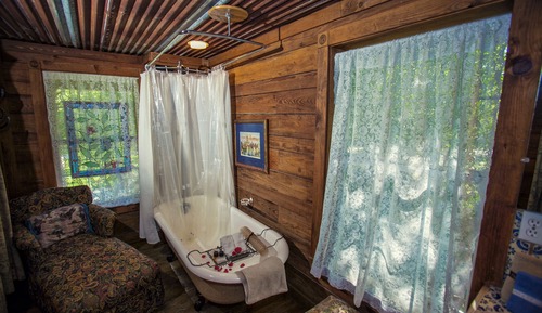 Holzhütte, 1 Queen-Bett, Whirlpool (Hill County Lodge)