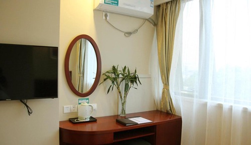 Doppelzimmer (1.8m Bed with Inside Window)