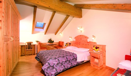 Classic-Doppel- oder -Zweibettzimmer