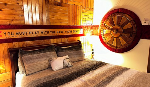 Signature-Ferienhütte, 1 Queen-Bett und Schlafsofa (Luck of the Draw)