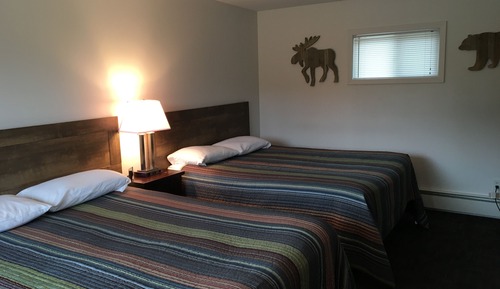 Standardzimmer, 2 Queen-Betten, Kühlschrank und Mikrowelle (Room 11)