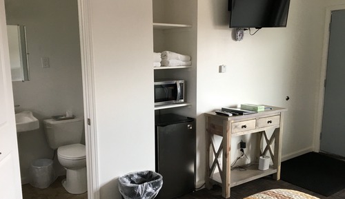 Standardzimmer, 1 Queen-Bett, Kühlschrank und Mikrowelle (Room 3)