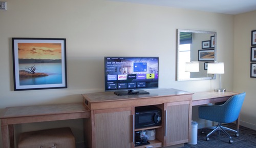 Zimmer, 1 King-Bett und Schlafsofa, barrierefrei (Hearing)