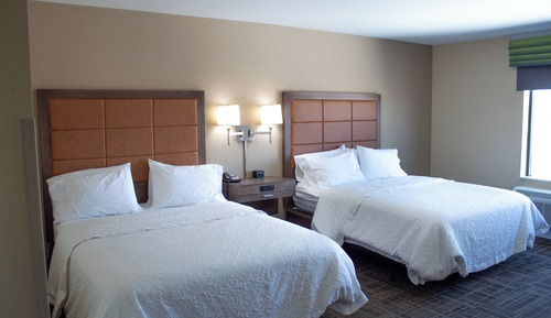 Zimmer, 2 Queen-Betten, barrierefrei, Badewanne (Mobility)